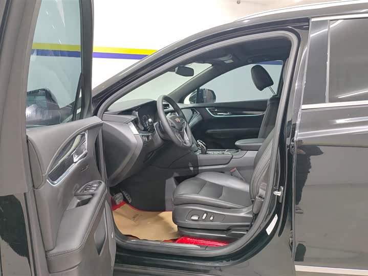 Фото 9 - Cadillac XT5