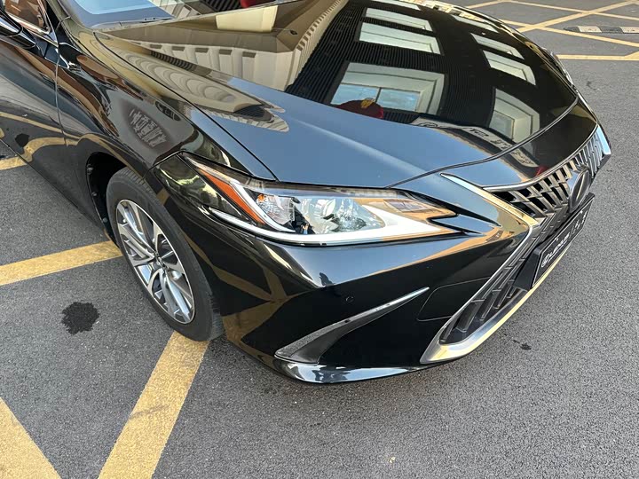 Фото 3 - Lexus ES