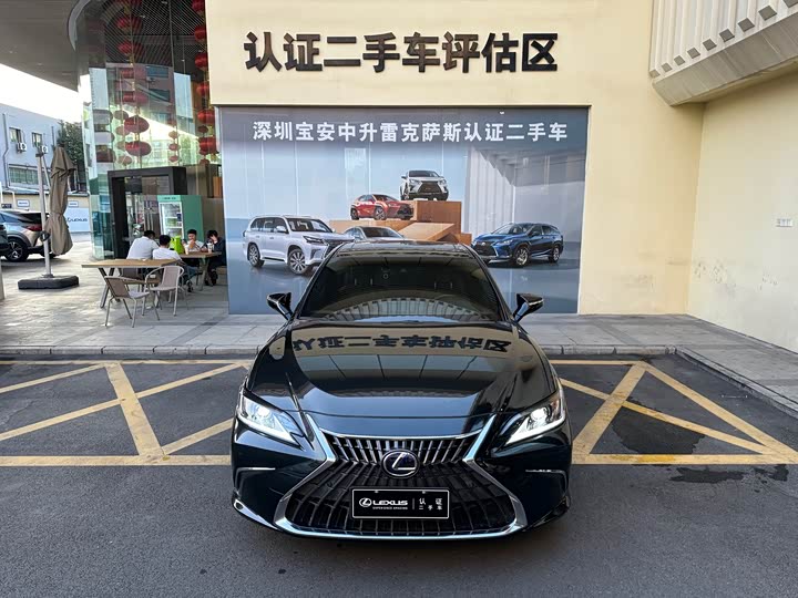 Фото 6 - Lexus ES