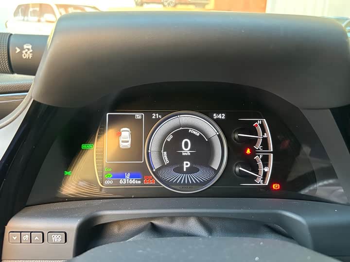 Фото 7 - Lexus ES