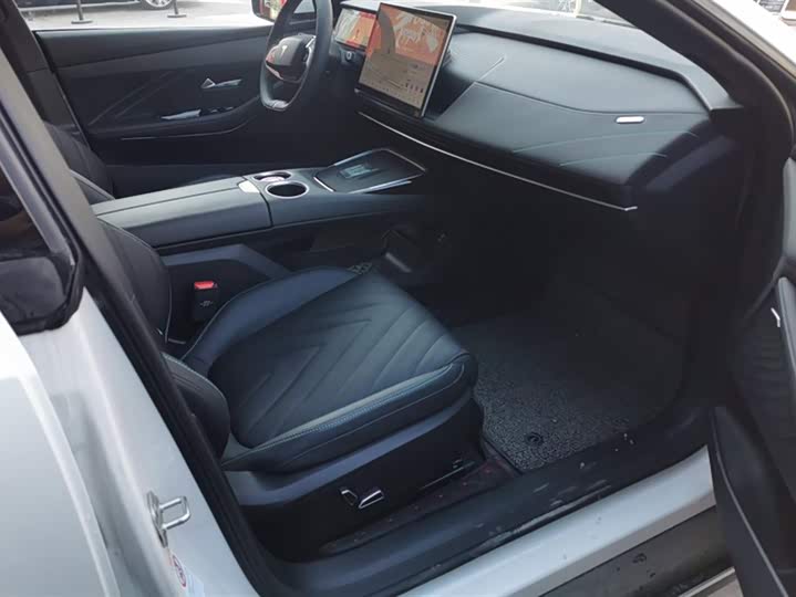 Фото 8 - Changan Deepal SL03