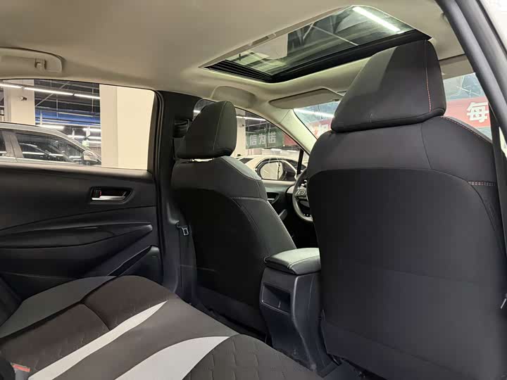 Фото 7 - Toyota Corolla