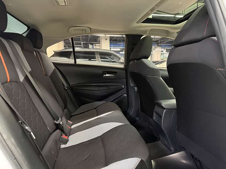 Фото 8 - Toyota Corolla