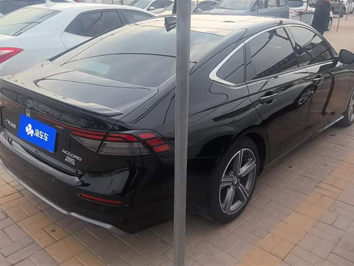 Фото 3 - Honda Accord