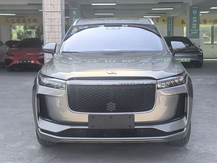 Фото 1 - LiXiang One