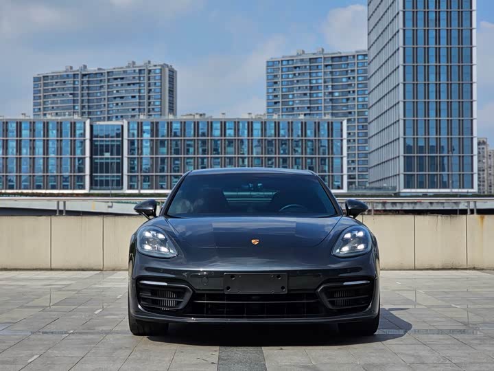 Фото 2 - Porsche Panamera
