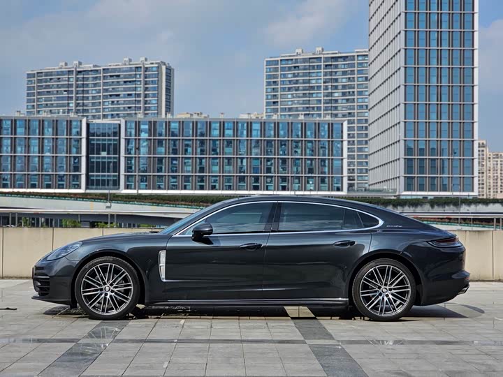 Фото 3 - Porsche Panamera