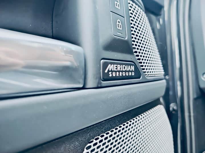 Фото 8 - Land Rover Defender