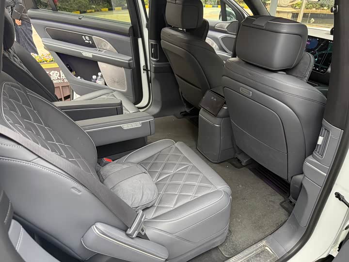 Фото 8 - Nio ES8