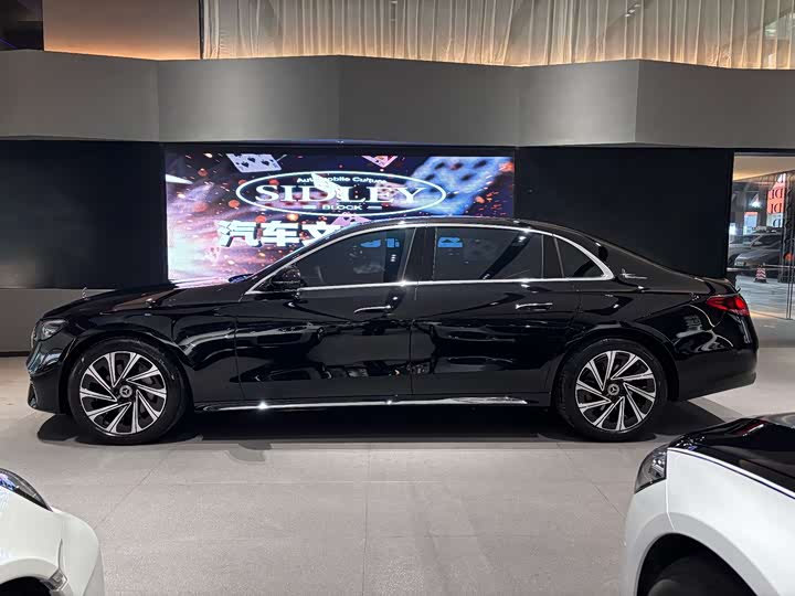 Photo 3 - Mercedes-Benz E-Class