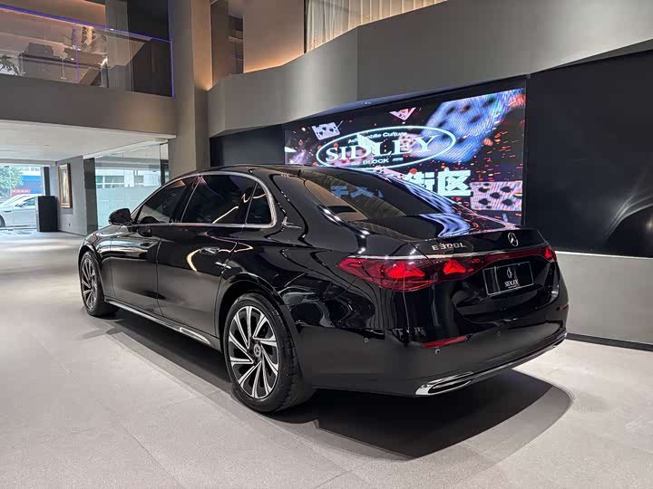 Photo 4 - Mercedes-Benz E-Class