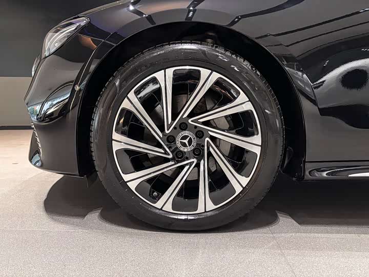 Photo 6 - Mercedes-Benz E-Class