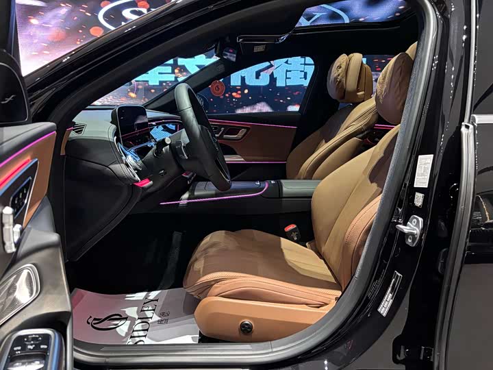 Photo 8 - Mercedes-Benz E-Class