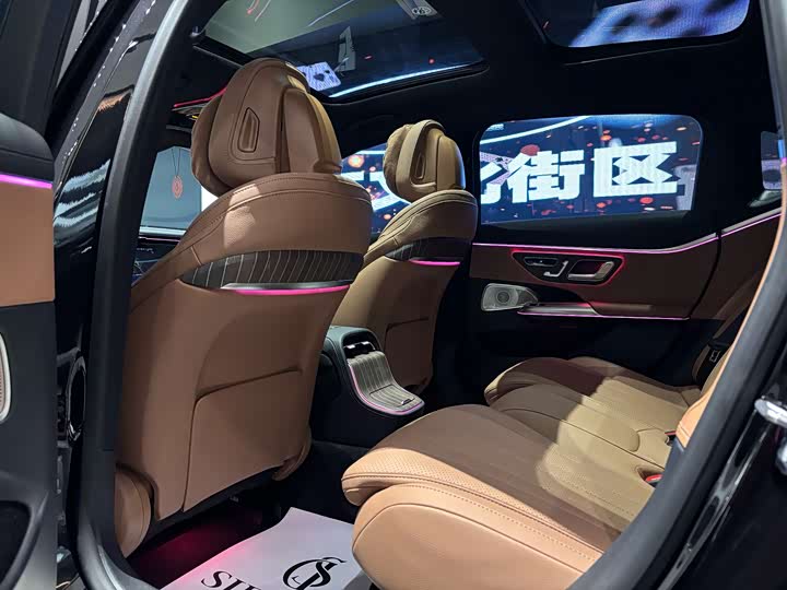 Photo 9 - Mercedes-Benz E-Class