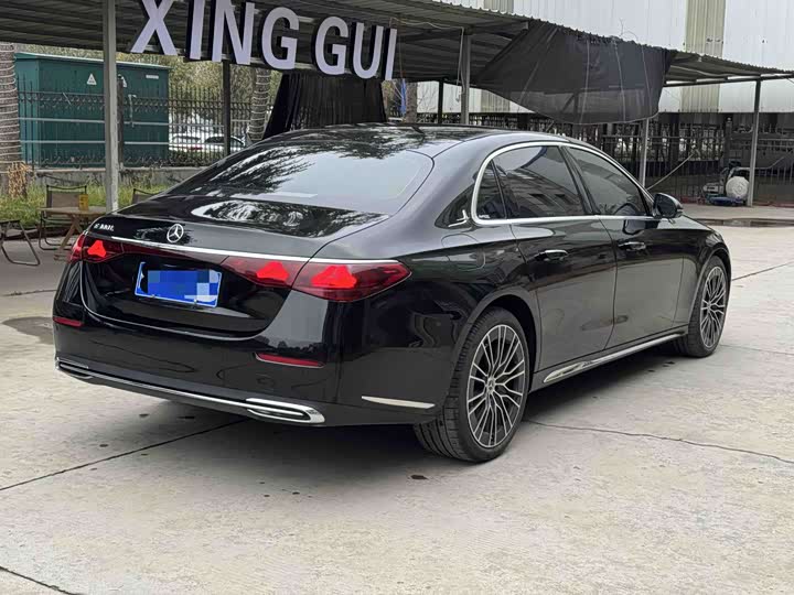 Photo 4 - Mercedes-Benz E-Class