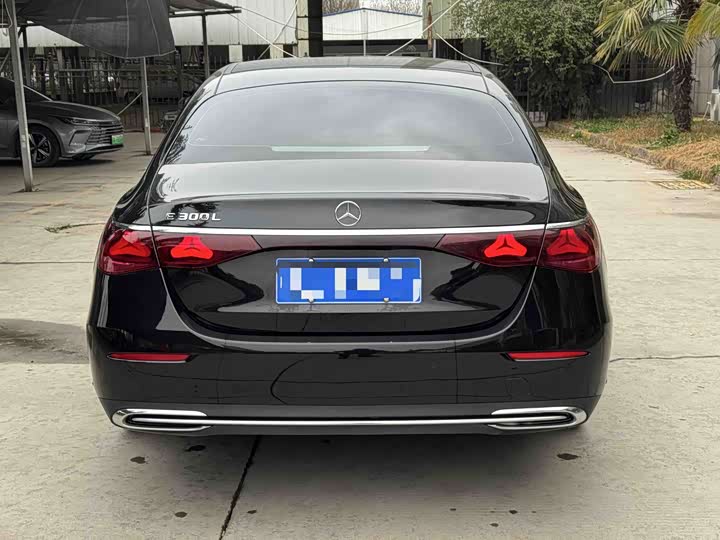 Photo 5 - Mercedes-Benz E-Class