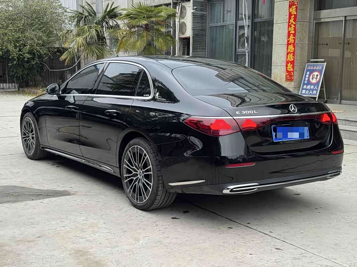 Photo 6 - Mercedes-Benz E-Class