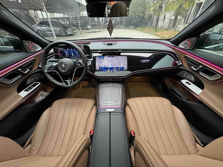 Photo 7 - Mercedes-Benz E-Class