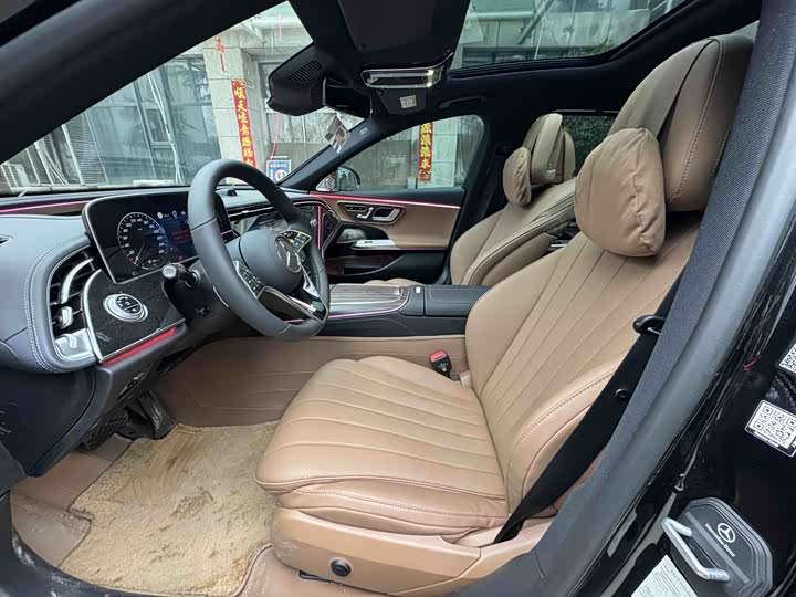 Photo 8 - Mercedes-Benz E-Class