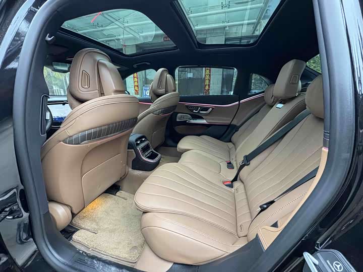 Photo 9 - Mercedes-Benz E-Class