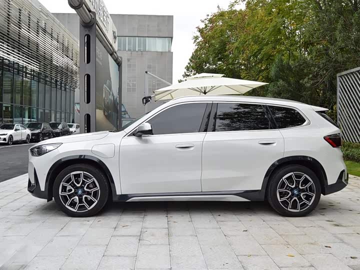 Фото 2 - BMW iX1