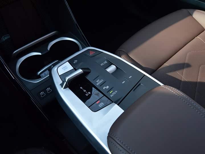 Фото 9 - BMW iX1