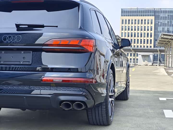 Фото 12 - Audi SQ7