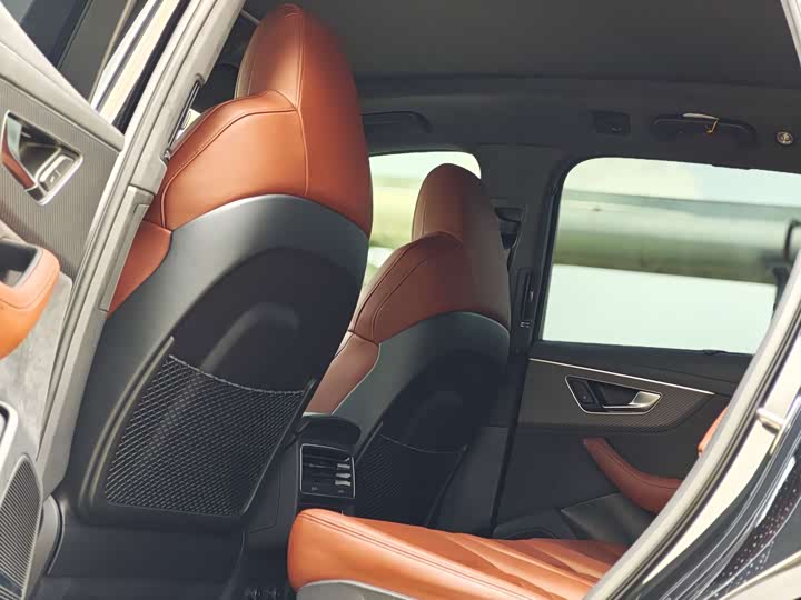 Фото 13 - Audi SQ7