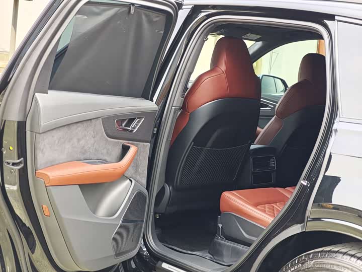 Фото 14 - Audi SQ7