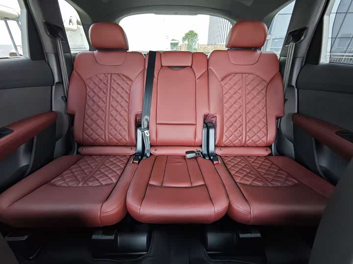 Фото 18 - Audi SQ7