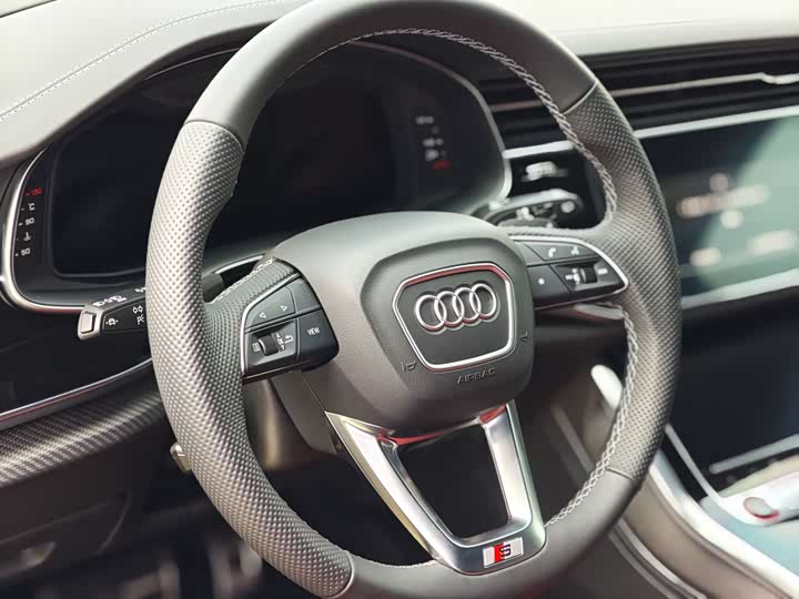 Фото 20 - Audi SQ7