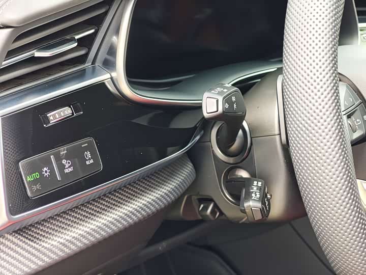 Фото 24 - Audi SQ7