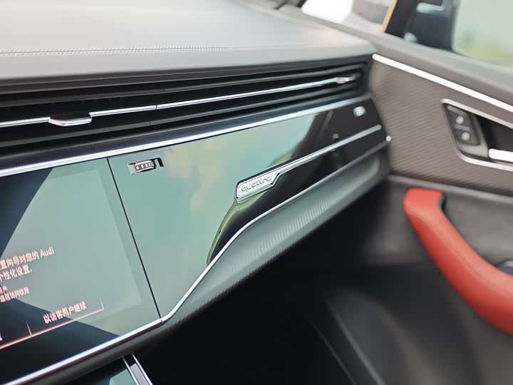 Фото 28 - Audi SQ7