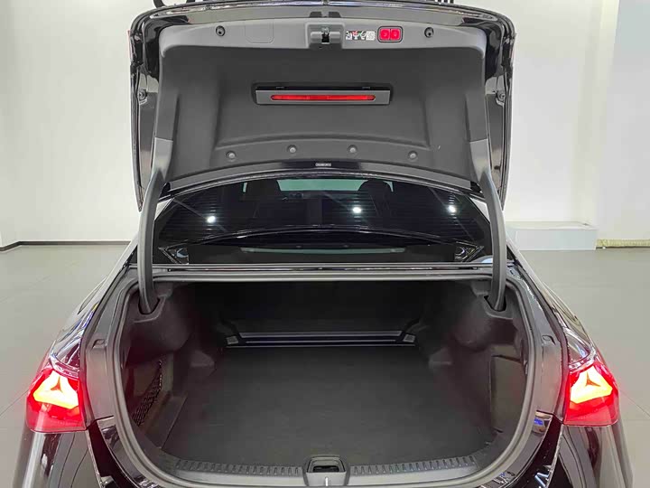 Photo 7 - Mercedes-Benz E-Class