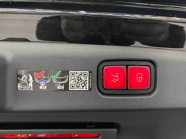 Photo 8 - Mercedes-Benz E-Class