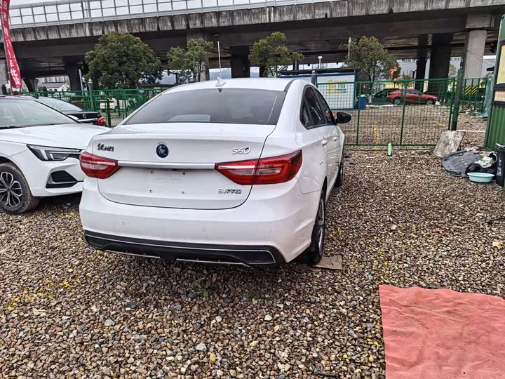 Фото 2 - Dongfeng Forthing S60 EV