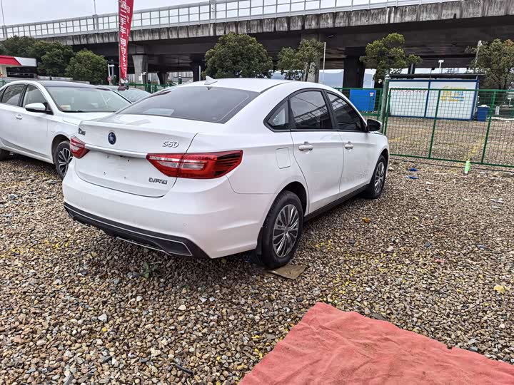 Фото 3 - Dongfeng Forthing S60 EV