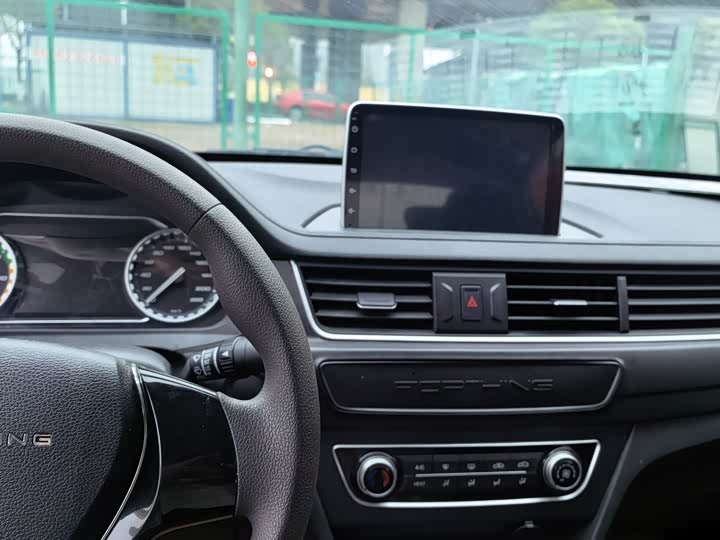 Фото 9 - Dongfeng Forthing S60 EV