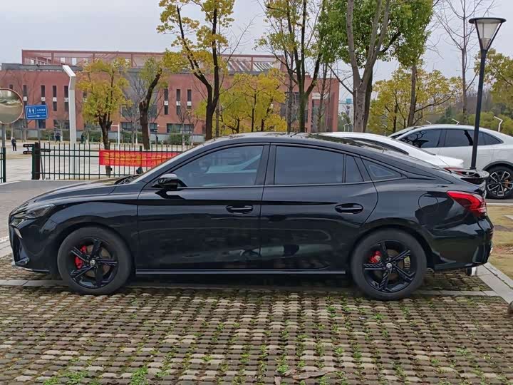 Фото 2 - MG Motor 5 Scorpio