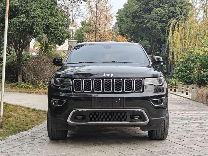 Фото 2 - Jeep Grand Cherokee