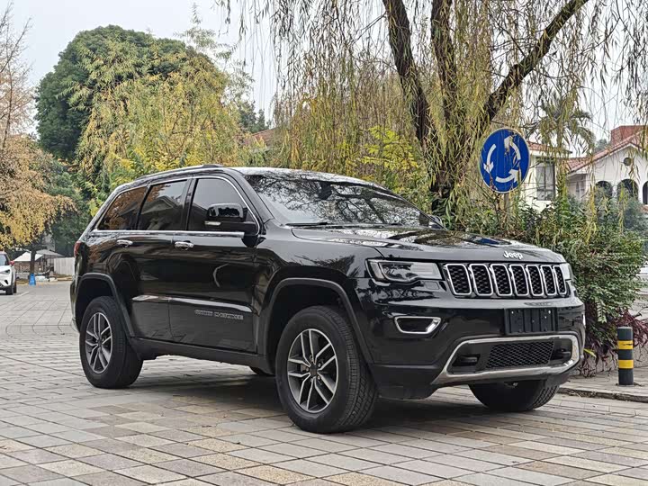 Фото 3 - Jeep Grand Cherokee