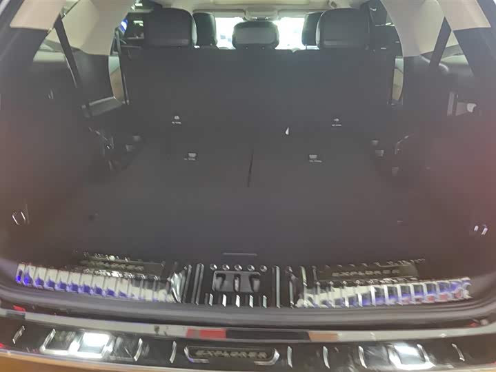 Фото 4 - Ford Explorer