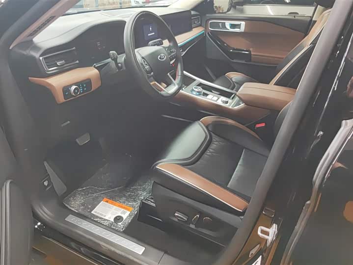 Фото 9 - Ford Explorer