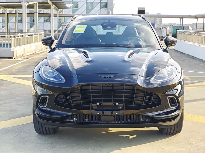 Фото 2 - Aston Martin DBX