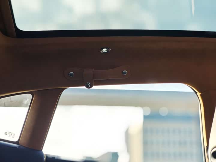 Фото 20 - Aston Martin DBX