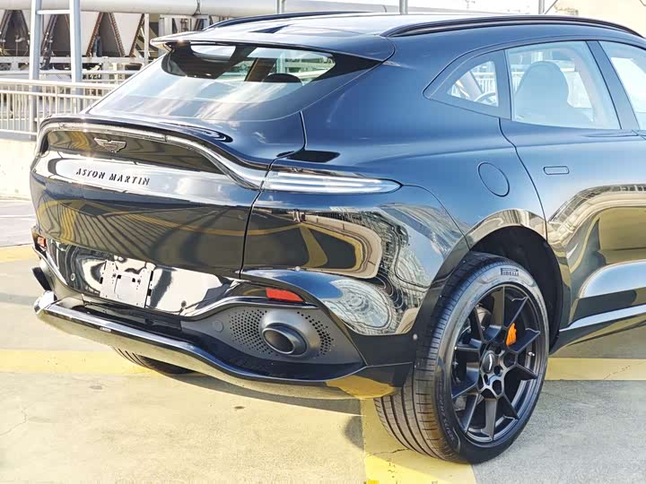 Фото 3 - Aston Martin DBX