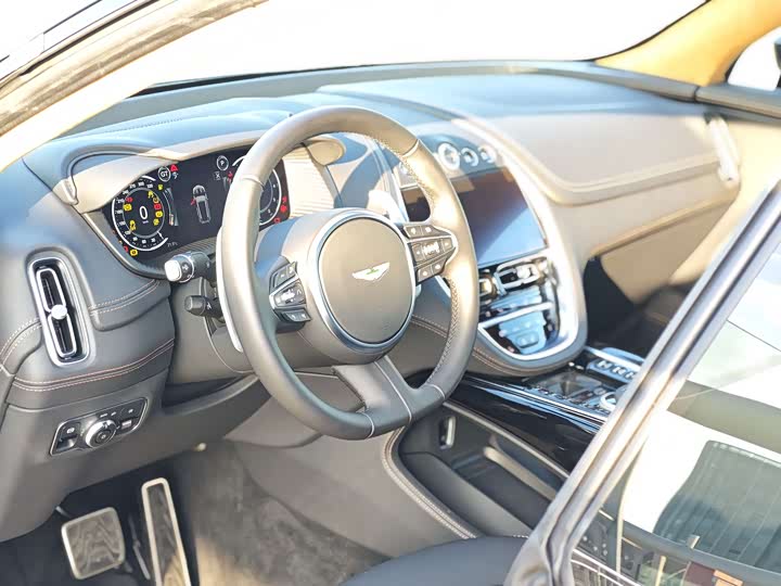 Фото 7 - Aston Martin DBX