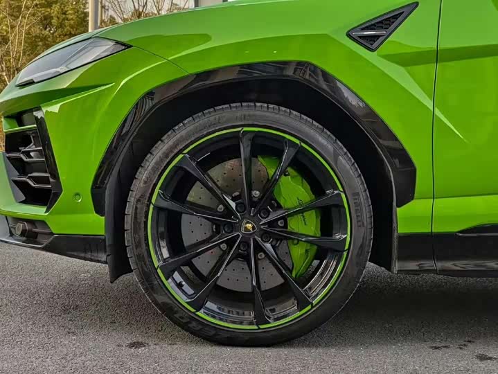 Фото 4 - Lamborghini Urus