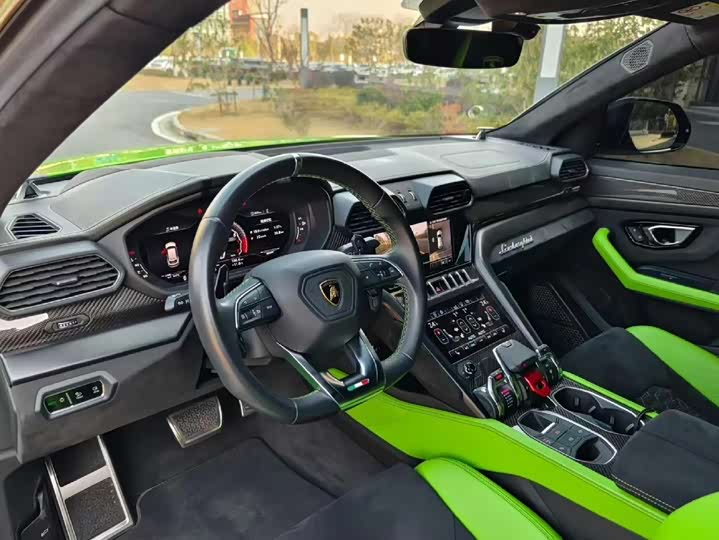 Фото 5 - Lamborghini Urus