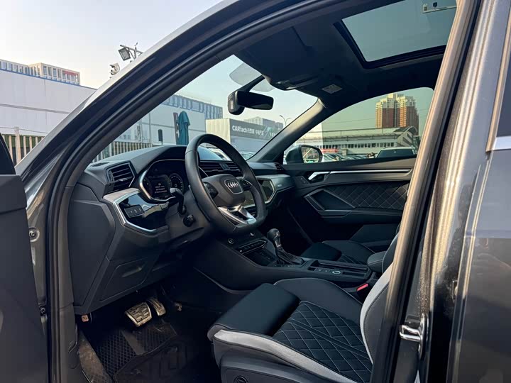 Фото 8 - Audi Q3